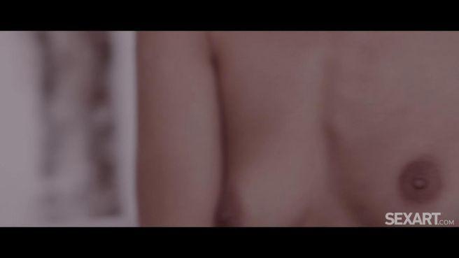 Нежный лесбийский секс двух подруг с лизанием кисок 